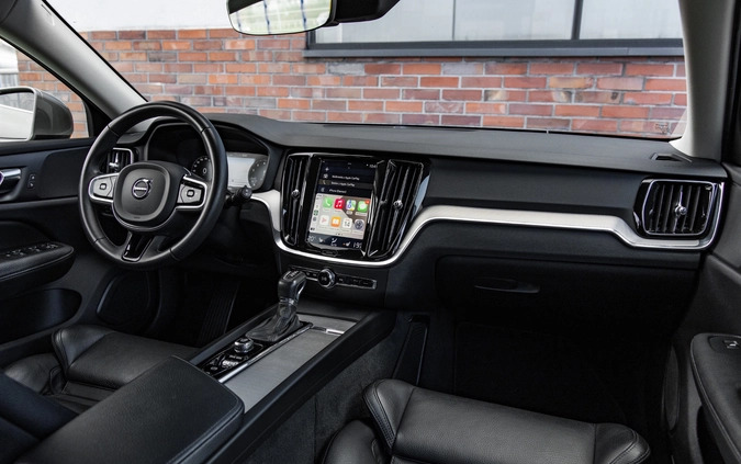 Volvo V60 cena 96900 przebieg: 165015, rok produkcji 2018 z Mińsk Mazowiecki małe 781